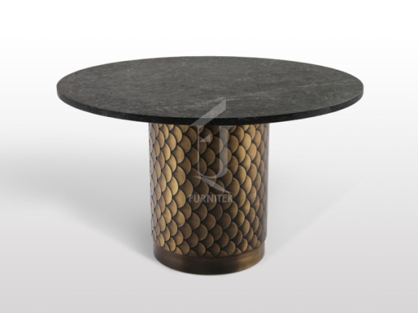 Обеденный стол из латуни