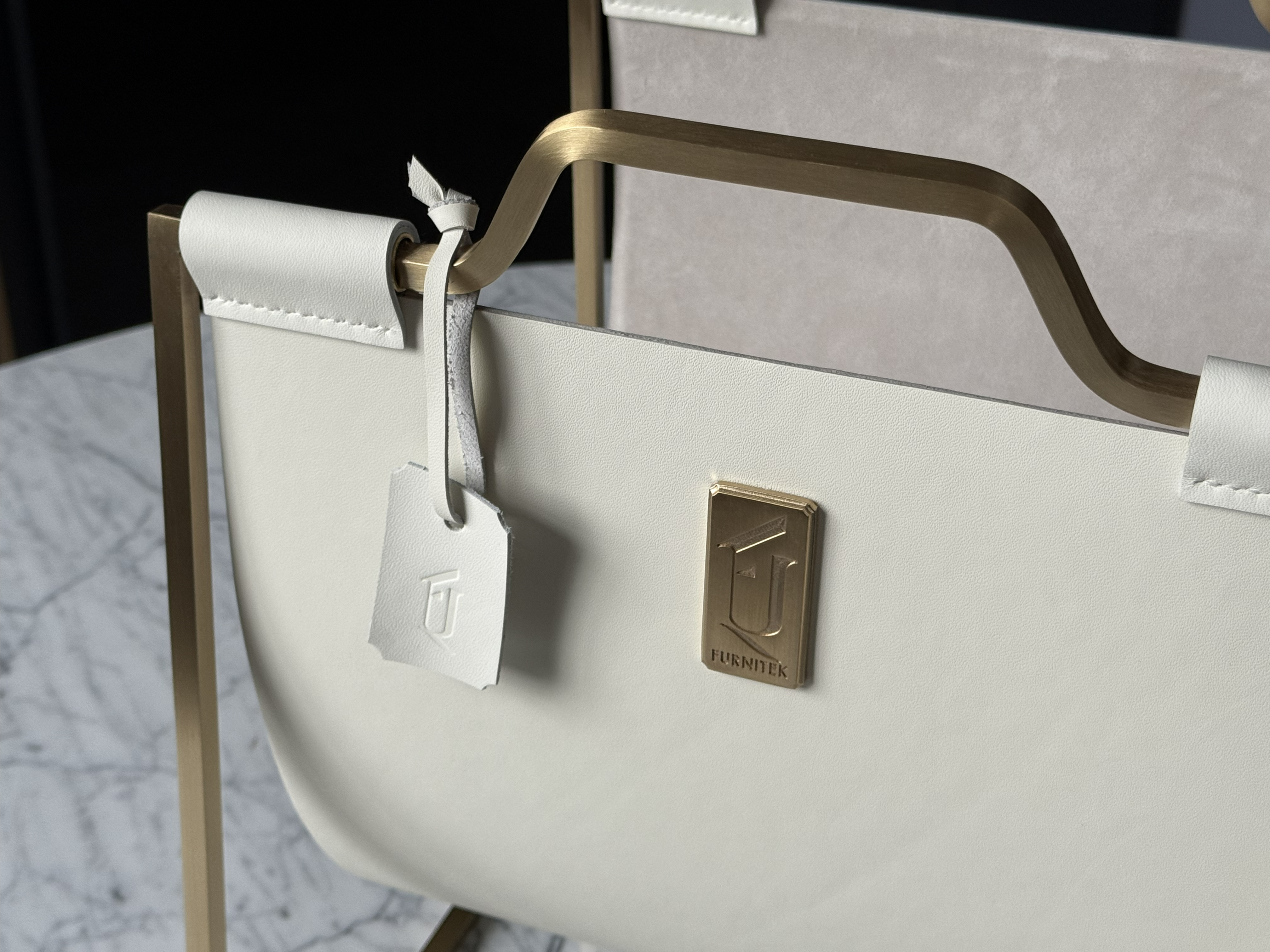 Дровница с кожаной вставкой FG-12060 матовая латунь