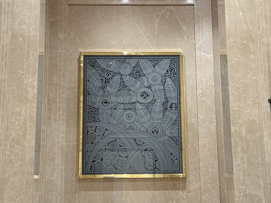 Картина со стеклом FURNITEK FG-305 в латунной раме фон чёрный