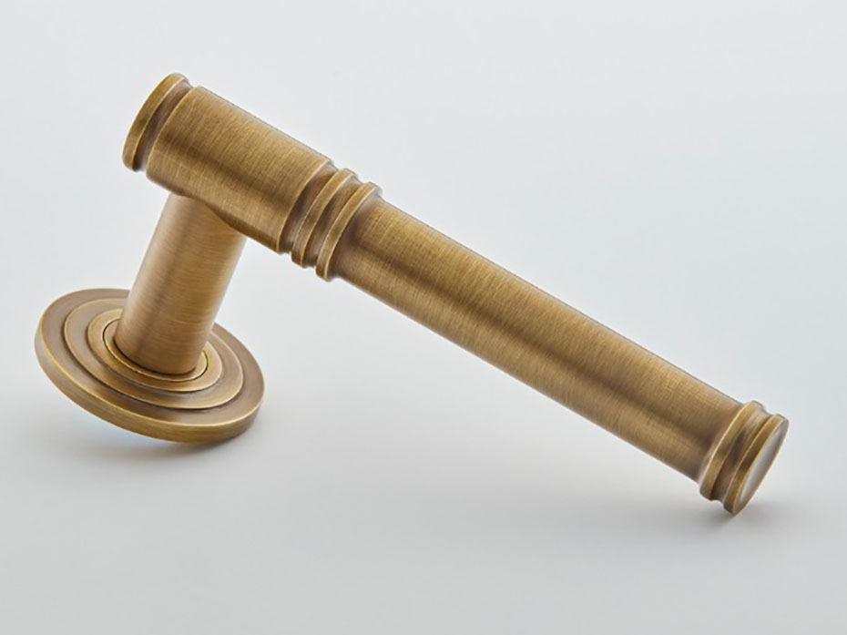 Дверная ручка на розетке Croft Kensington 123 217 античная латунь