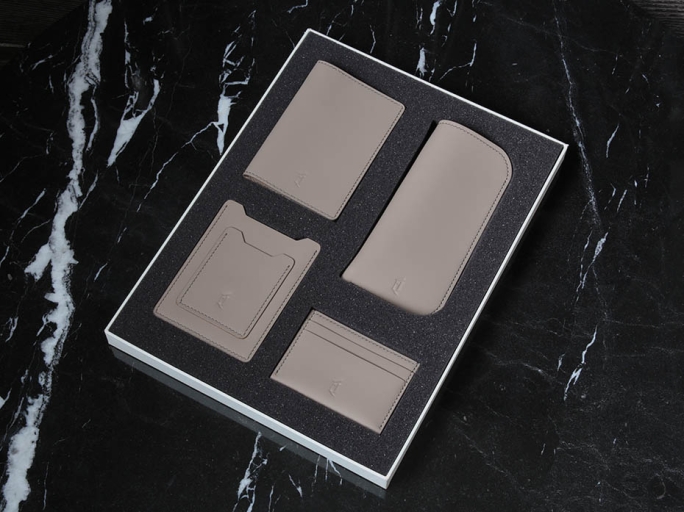 Подарочный набор аксессуаров из кожи FURNITEK FG-401