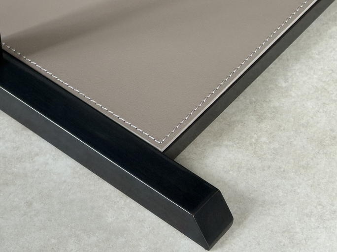 Напольная вешалка для одежды FURNITEK FG-095 из латуни и натуральной кожи чернёная латунь с полировкой