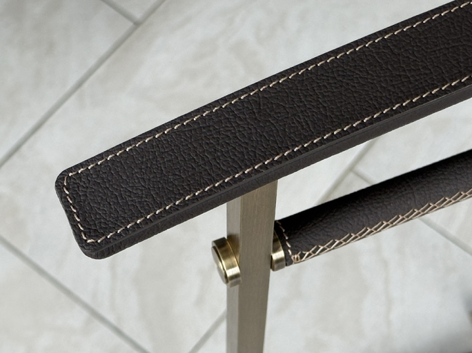 Напольная вешалка для одежды FURNITEK FG-094 из латуни и натуральной кожи античная латунь