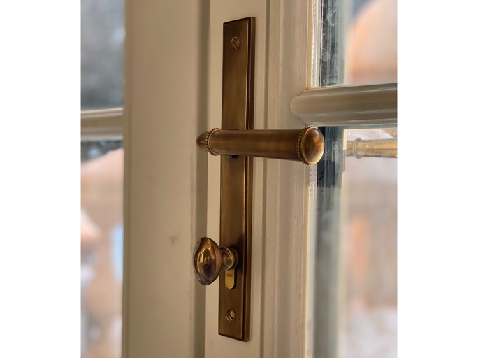 Ручка для балконной двери на узкой планке Frank Allart 7775597E01AAT античная латунь