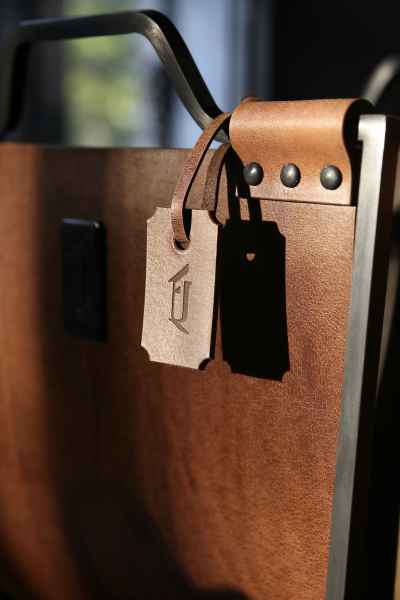 Дровница из латуни с кожей