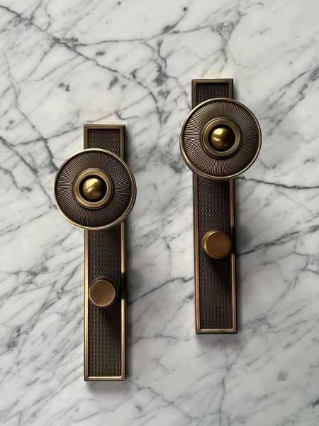 Ручка-кноб на планке Oliver Knights античная латунь