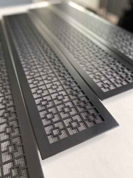 Прорезные решетки из латуни чёрная бронза